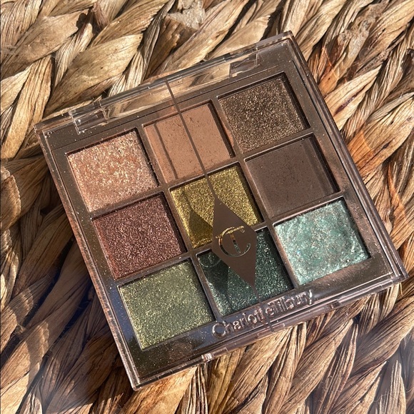 Charlotte Tilbury beautifying eye trends  Eyeshadow Palette - emerald effect - Picture 1 of 5